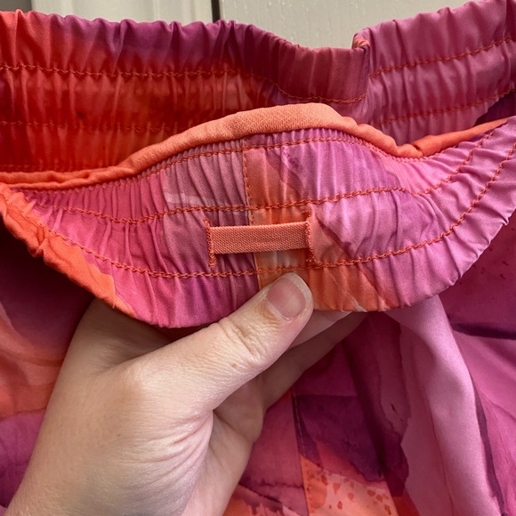 Athleta Women’s Mesh Racer 4” shorts watercolor print - Picture 5 of 6